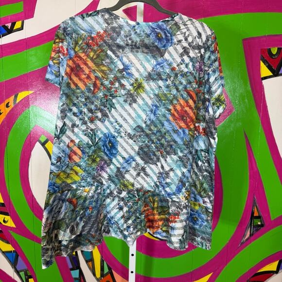 Time & Tru, Glitzy Floral and Stripes Blouse Ruffle Hem. Size XL. Excellent cond - Picture 6 of 6